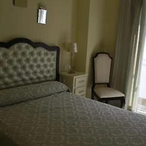 ** Pensión Hostal Flor De Lis- Lojo España